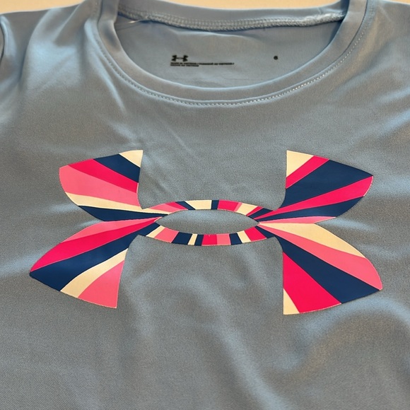 Size 6 under Armour tshirt - Picture 3 of 4